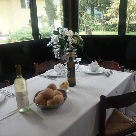 Mambly B&B Ristorante Pizzeria Galliate Exteriér fotografie